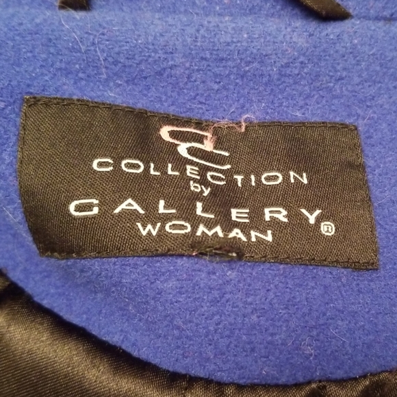 Collection by Gallery Woman Coat - Picture 5 of 6